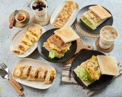 大口吃炭火吐司