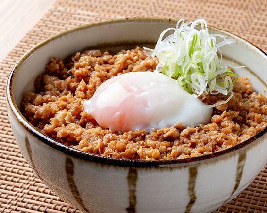 鶏そぼろどんぶり（温玉付） Minced Chicken Rice Bowl (with Soft-Boiled Egg)