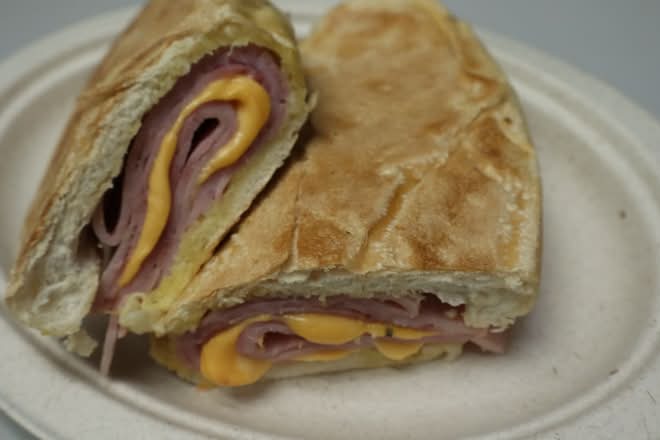 Sandwich de jamon y queso