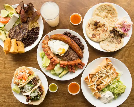 La Parada del Borinqueño y Algo Mas (Restaurante Parada del borinqueńo)