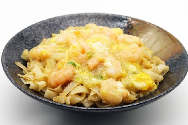 E20. Fried Rice Noodle with Shrimp and Scrambled Egg Sauce 滑蛋蝦仁炒河