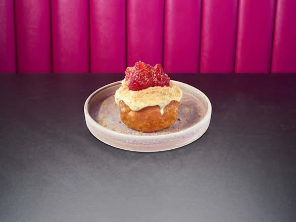 Strawberry & White Choc Cinnamon Bun
