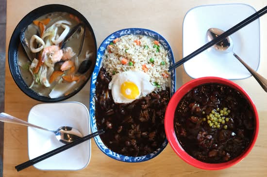 Busan (7209 Boulevard Taschereau, 102)