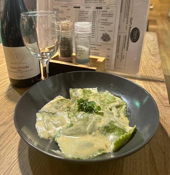 Ravioli spinazie met ricotta in alfredo saus