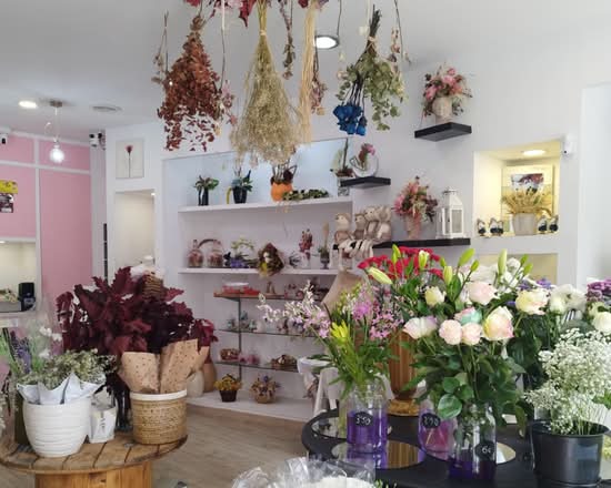 Floristería Mil Rosas Mary Vieites (Av. Rosalía de Castro 28)