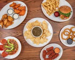 Brillas Wing House Food & Bar (1506 Lee Trevino Dr, Suit C)