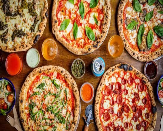 Papas Pizzaland Lindsay