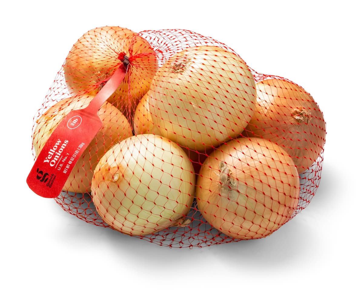 Good & Gather Yellow Onions (3 lbs)