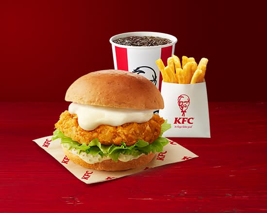 チーズにおぼれるフィレバーガーモッツァレラセット(ドリンク付き) Fillet Burger Drowning in Cheese With Mozzarella Combo