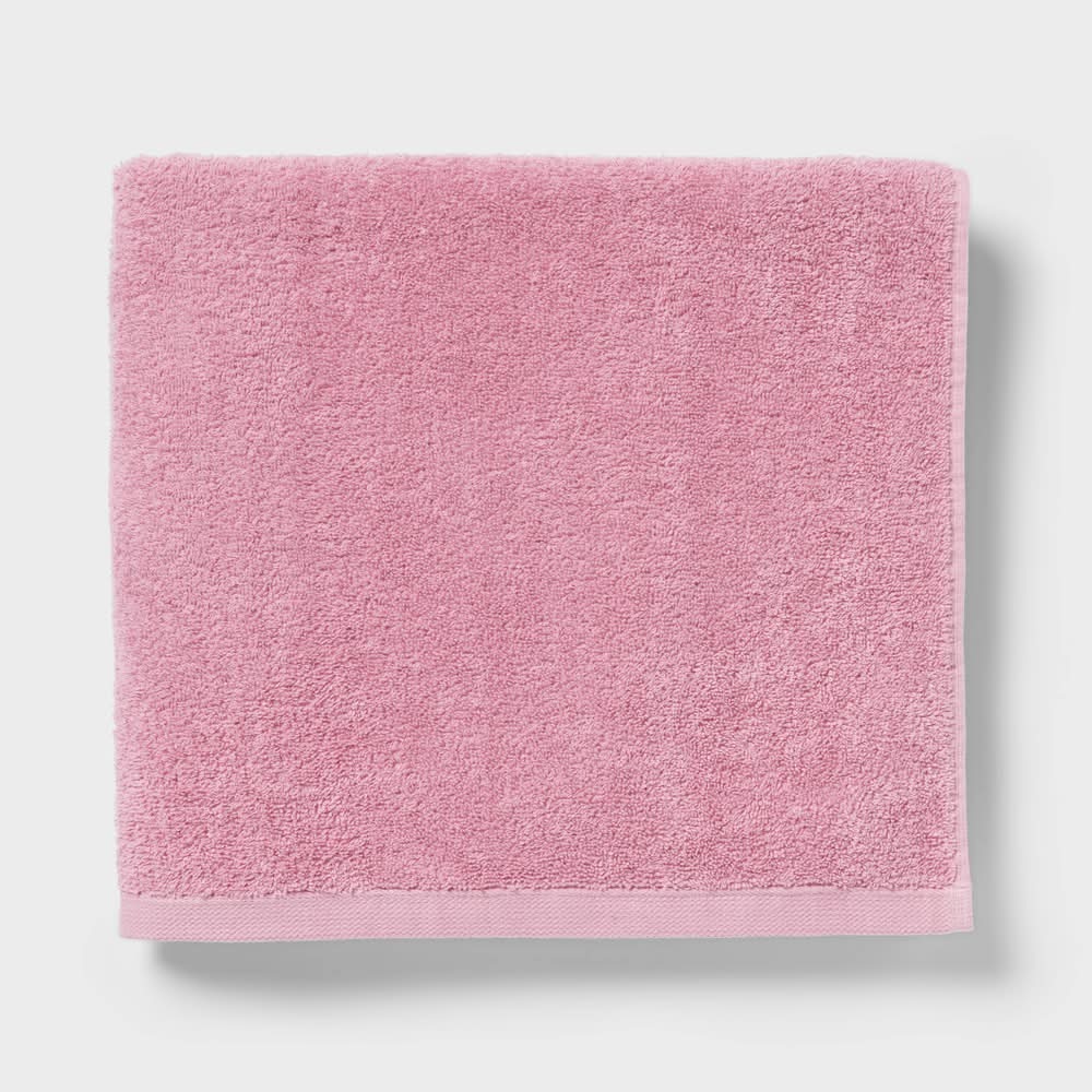 Room Essentials Everyday Bath Towel, Pink