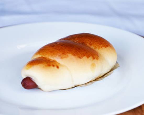 Chicken Sausage Bun (雞肉香腸麵包)