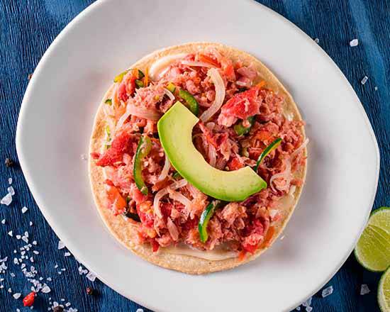 Tostada de pescado ahumado