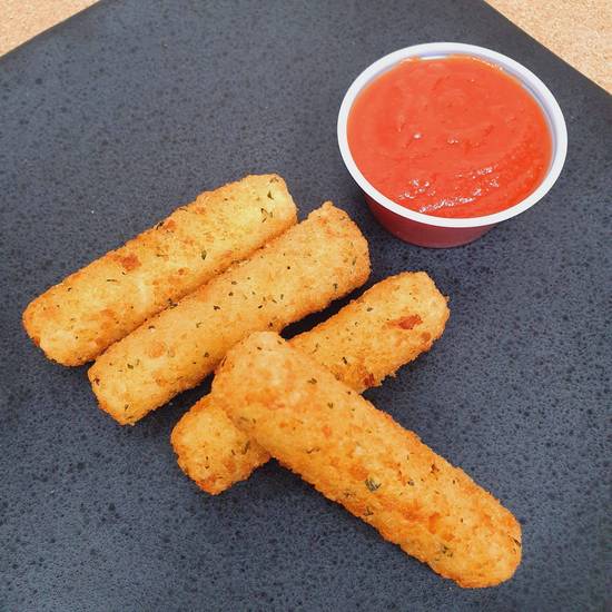 Mozzarella Sticks w/ Marinera Sauce