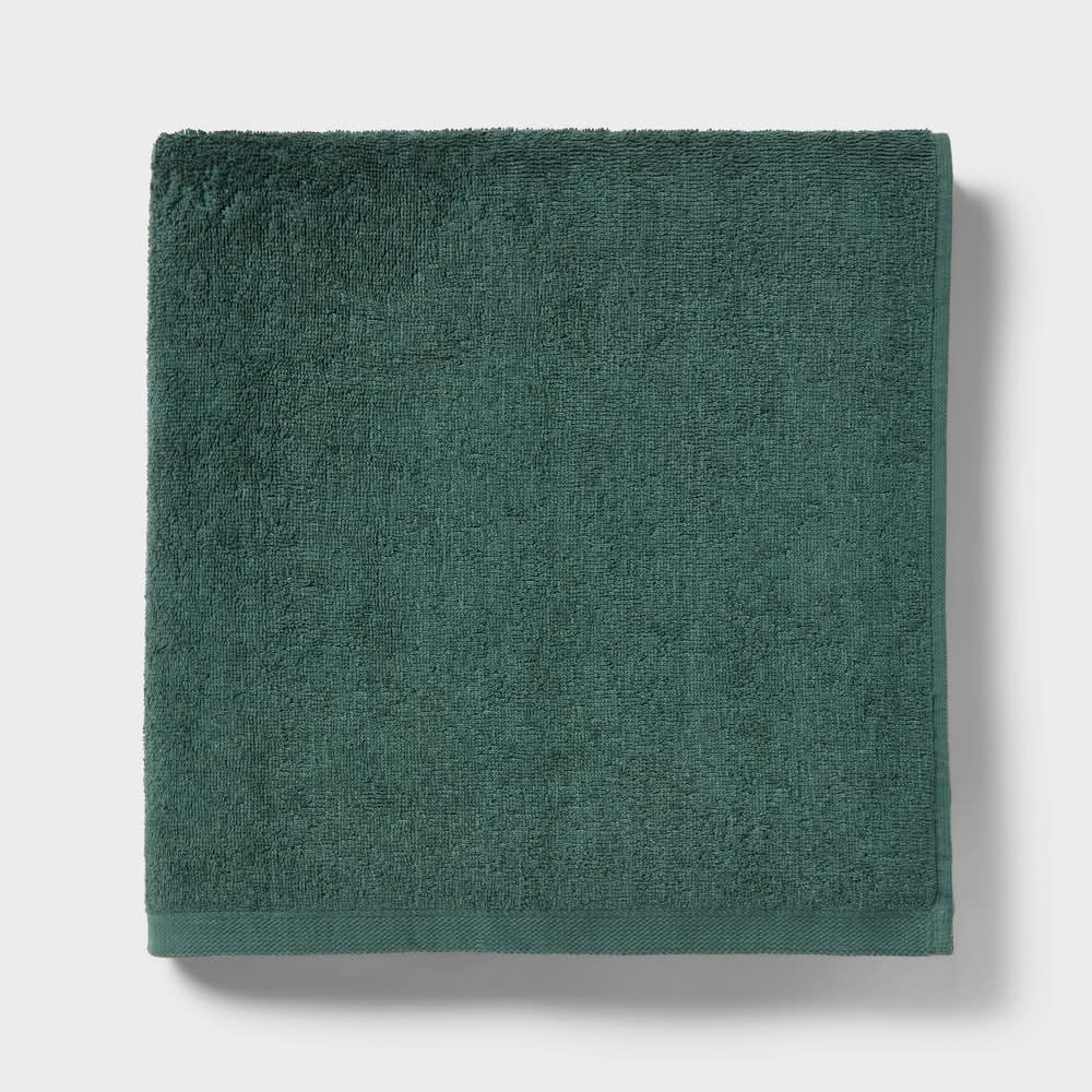 Room Essentials Everyday Bath Towel, Dark Green