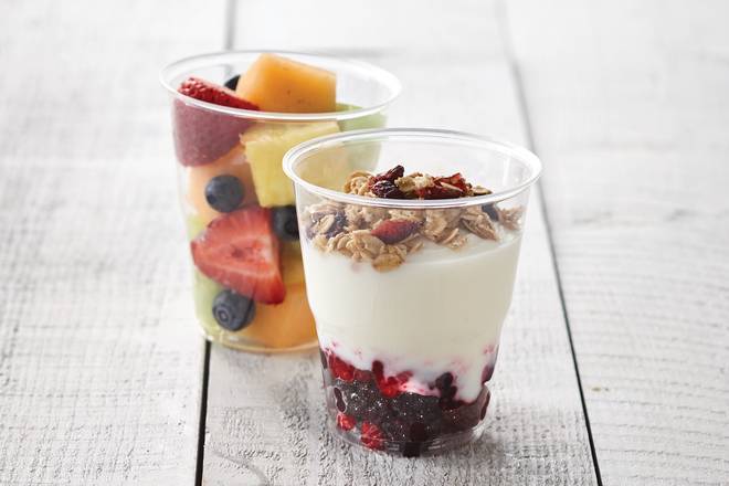 Parfait au Yogourt et Petits Fruits / Yogurt Parfait Field Berry
