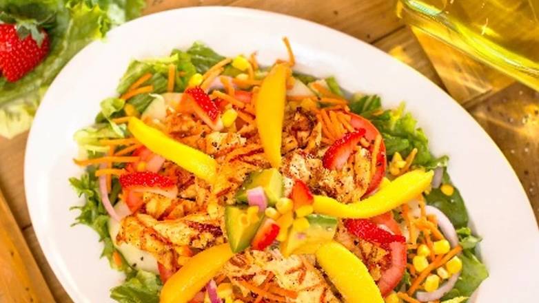 Grilled Chicken with Strawberries and Mango Salad