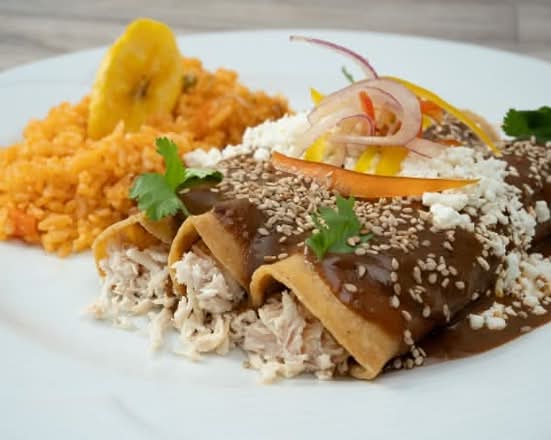 Enchiladas de mole poblano