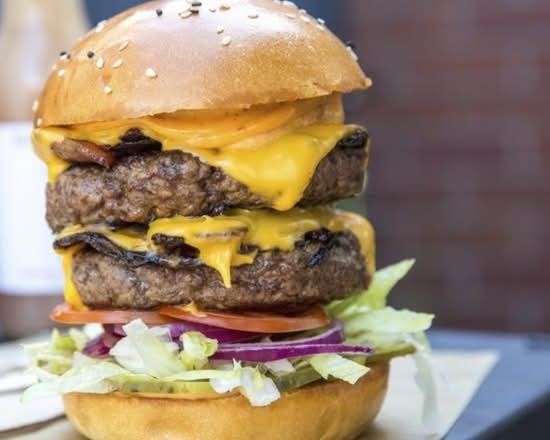 Hot dogs y cenaduria alex (Avenido cardillo 4592)