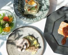 SOROR（ソロル）毎日のデリとお菓子 SOROR daily deli & baked sweets