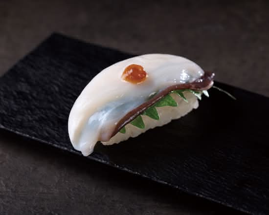 梅しそタコ (1貫) 【 V2693 】Octopus (Mizutako) with Plum Shiso Leaves (1 Piece)