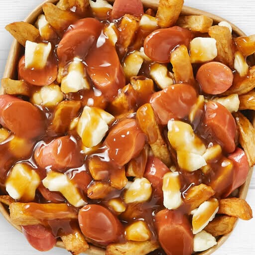 Poutine saucisse / Hot dog poutine