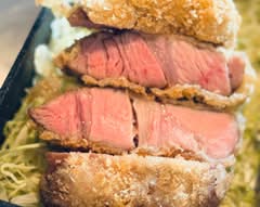 低温調理で仕上げた当店自慢のレアとんかつ　ゆくり