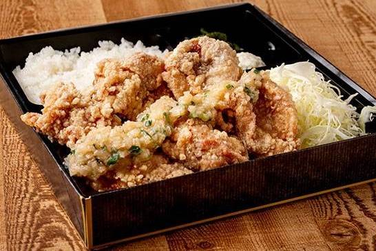 ねぎ塩ダレげんこつ唐揚げ弁当 6個 Green Onion & Salt Sauce Fried Chicken Bento Box (6 Pieces)