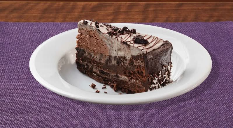 COOKIES AND CREAM CAKE