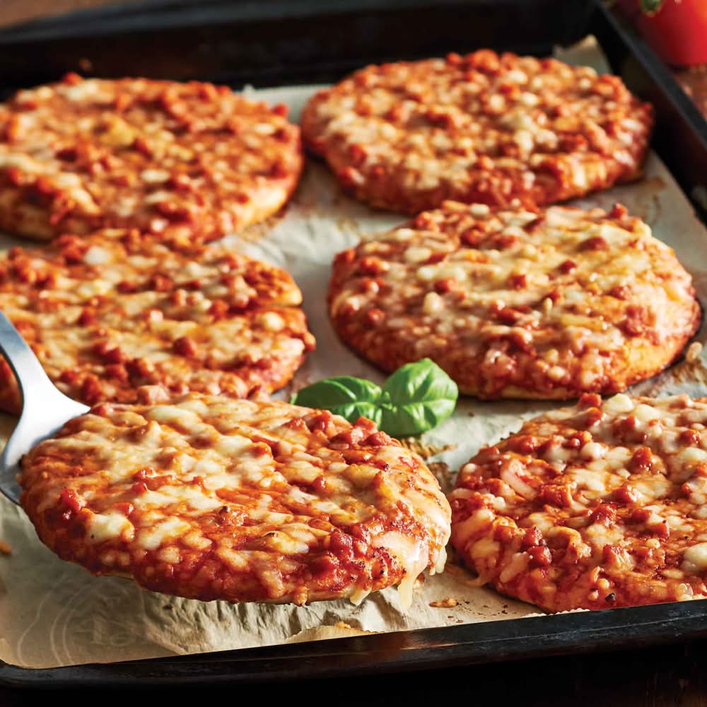 M&M Food Market Mini Pepperoni Pizzas (1.7 kg, 16 ct)