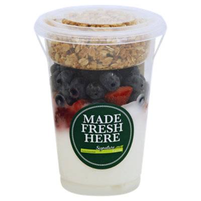 Signature Farms Strawberry & Blueberry Yogurt Parfait (12 oz)