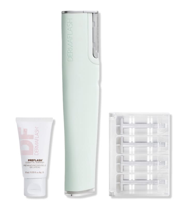 DERMAFLASH LUXE+ Advanced Sonic Dermaplaning + Peach Fuzz Removal Sea Foam
