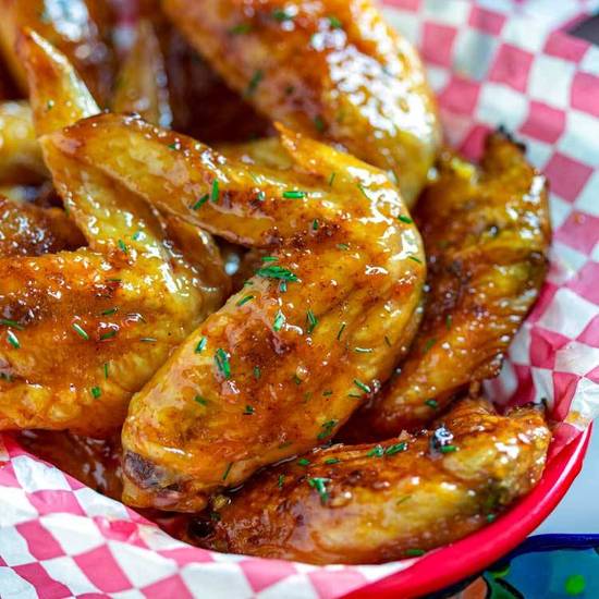 Wing with garlic sauce
