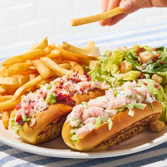Deux guédilles aux crevettes / Two shrimp rolls