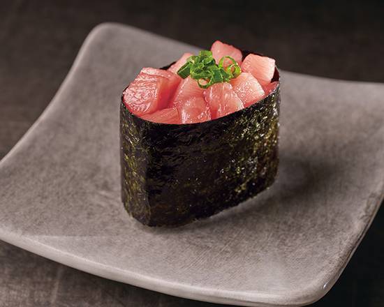 中トロ軍艦【 V2064 】 Medium-Fatty Tuna Gunkan Sushi