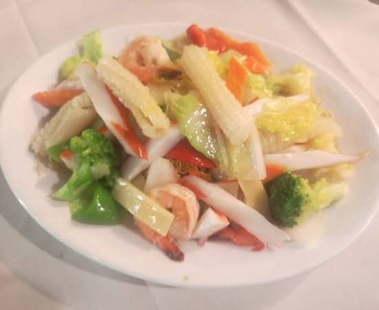 26. Nouilles frites aux fruits de mer / Seafood Fried Noodles / 海鲜面(脆面)