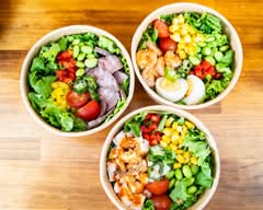 【サラダボウルとプロテインスムージー】Healthy Cafe Orbe　ヘルシーカフェオーブ			