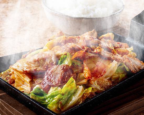 豚カルビのピリ辛キムチ鉄板焼き ごはん付き Spicy Kimchi Pork Kalbi Griddle Stir-Fry with Rice
