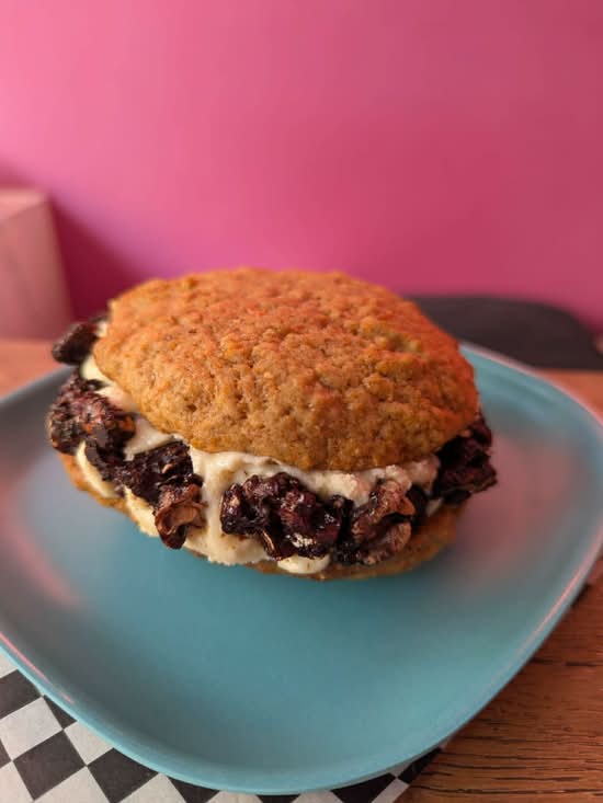 🆕 Carrot-Cake Ice Cream Sandwich (1)