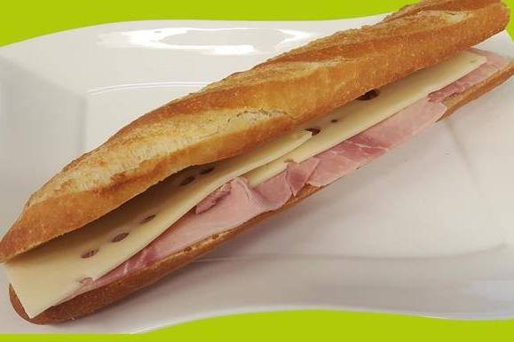 Sandwich jambon serrano crudités