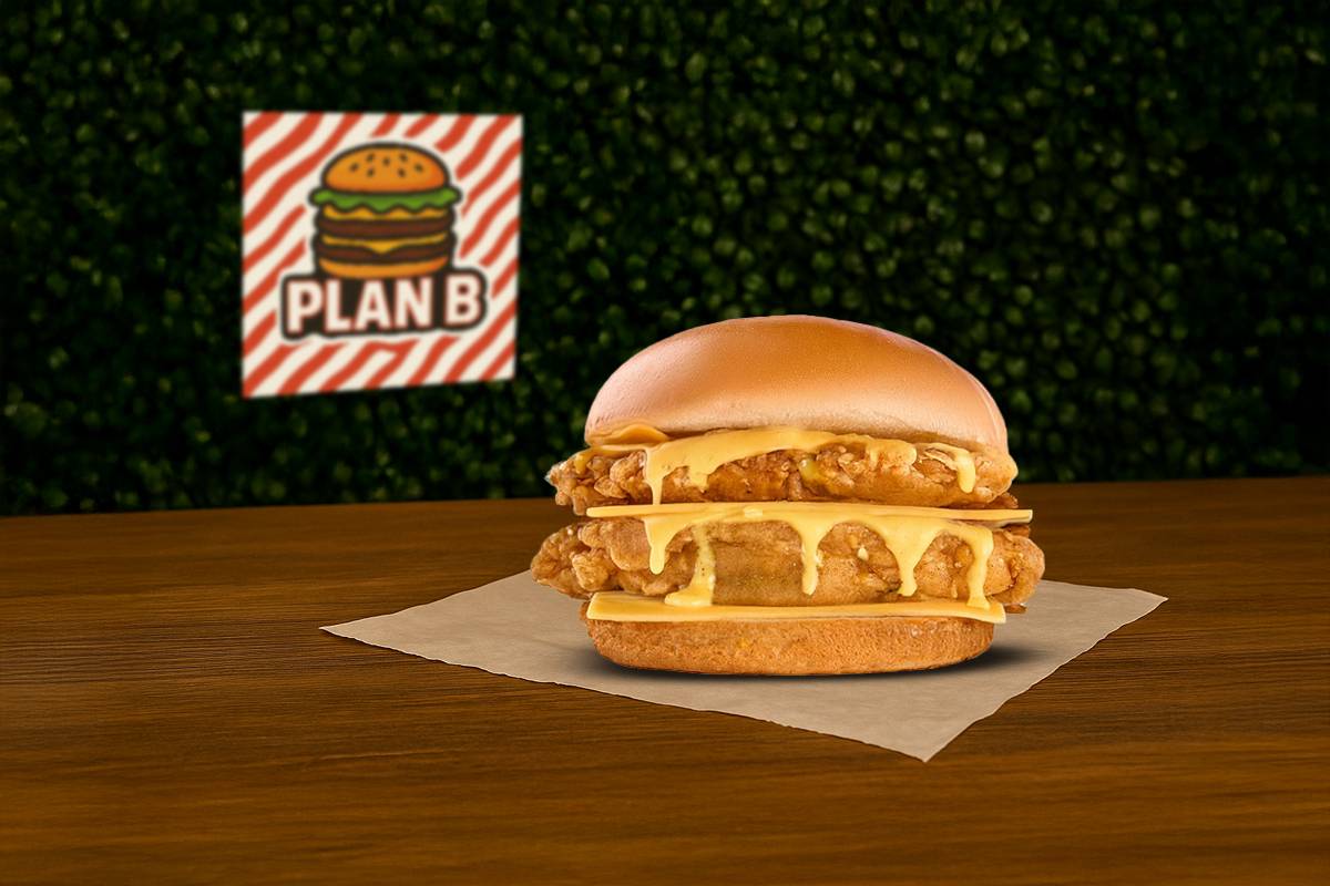🐔 DOUBLE CHICKEN CHEDDAR BURGER – LE BONHEUR EN DOUBLE DOSE