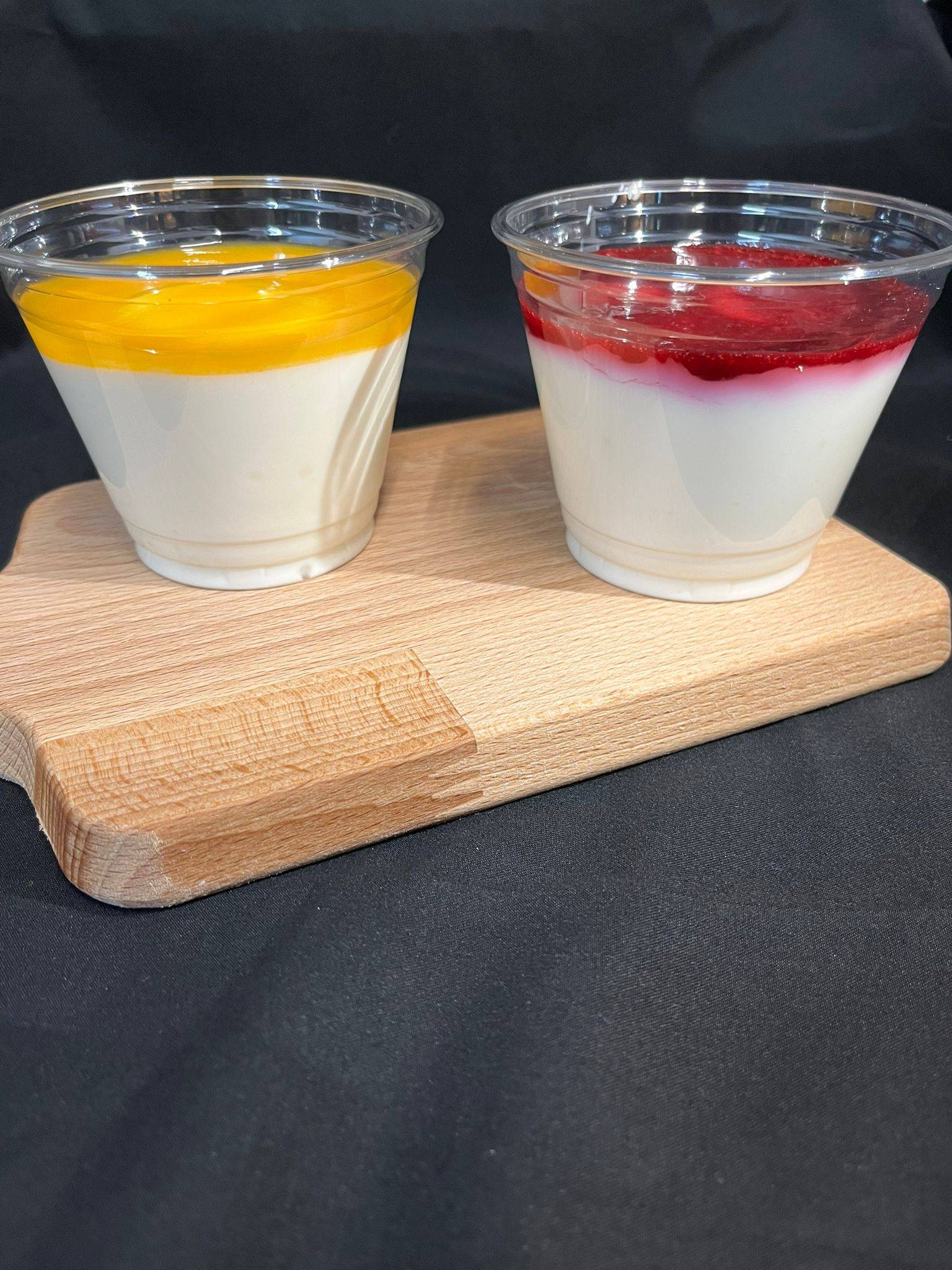Fromage Blanc avec Coulis de Fruit Artisanal