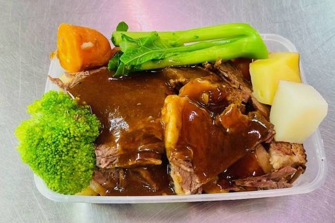 Roast Beef and Veges Plus Gravy 700G (Roast in Store)