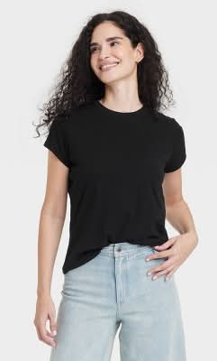Universal Thread Crew Neck Short Sleeve Pullover T-Shirt, Women, S, Black
