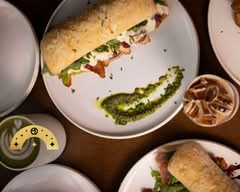 Le Petit Café - Happy Valley