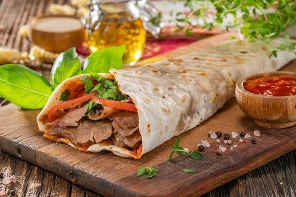 Kanapka Lahmacun z Kebabem