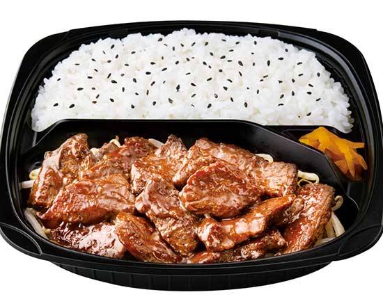 Ｗ盛り牛ハラミ焼肉弁当 にんにく黒胡椒 Double-portion grilled beef (skirt steak) lunch box, garlic and black pepper
