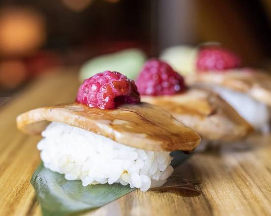 Nigiri de foie con frambuesa y teriyaki (und)