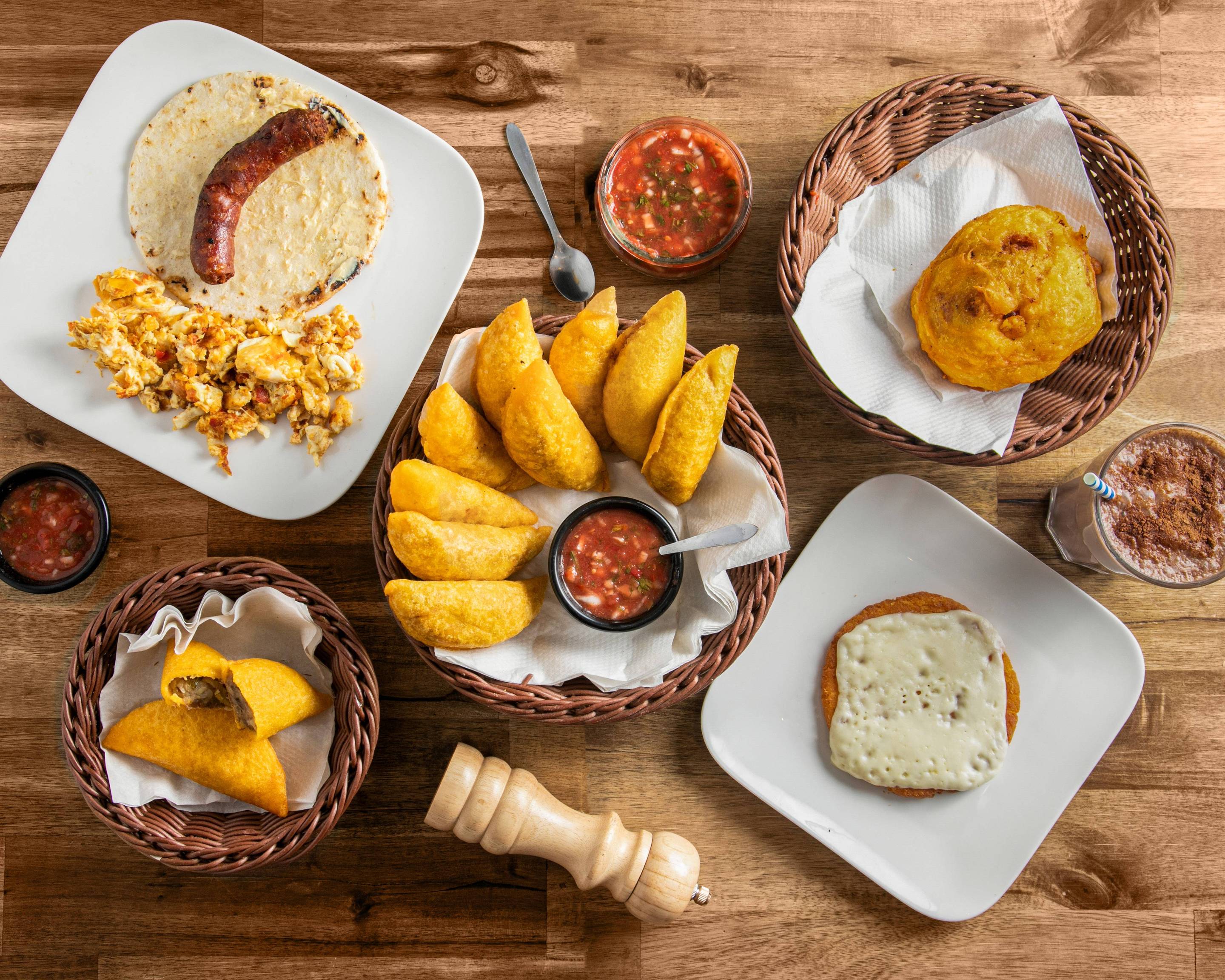 El Primo panadería y pastelería latina colombiana - Sants Menú a  Domicilio【Menú y Precios】Barcelona | Uber Eats