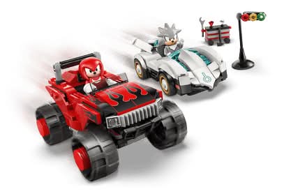 Silvers Car vs Knuckles Monster Truck
