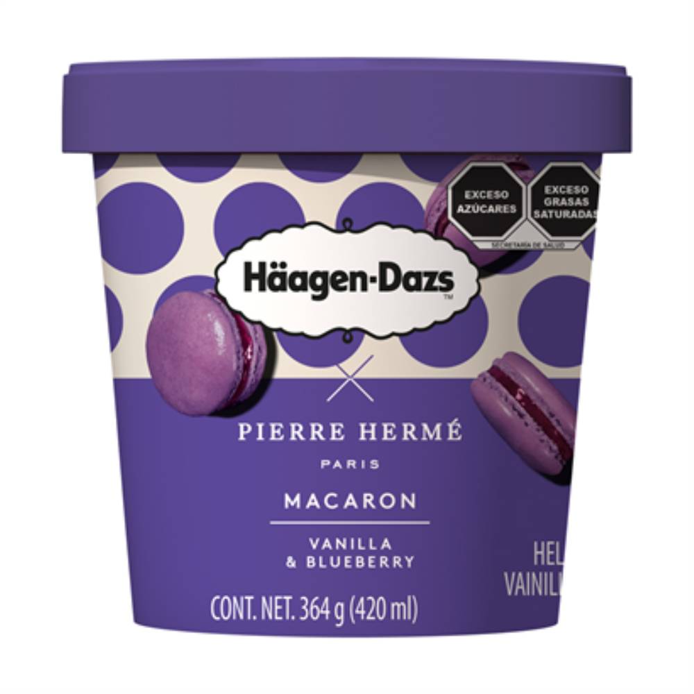 Häagen-Dazs helado de crema con salsa de moras y trozos de macarrón